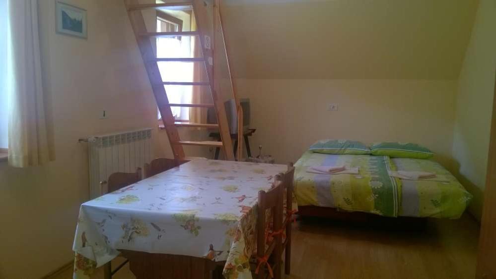 Apartment Pretner, Lepena Soča Exteriör bild